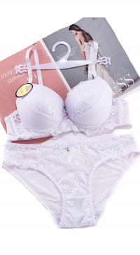 Ensemble soutien gorge bonnet B et culotte