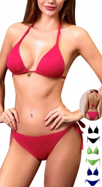 Bikini avec bijou à l'entre-bonnet